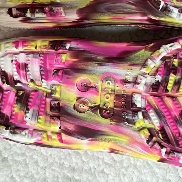 CROCS SIZE 8 Women’s or Size 6 Men’s~New with Tags 6 holes on each for Jibbitz - Picture 7 of 7